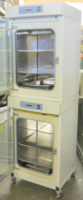 3110 Dual-Chamber Water-Jacketed CO2 Incubators