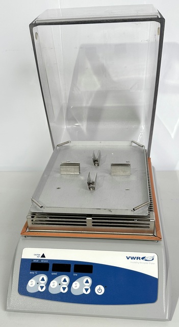 Catalog no. 12620-930 Incubating Microplate Shaker