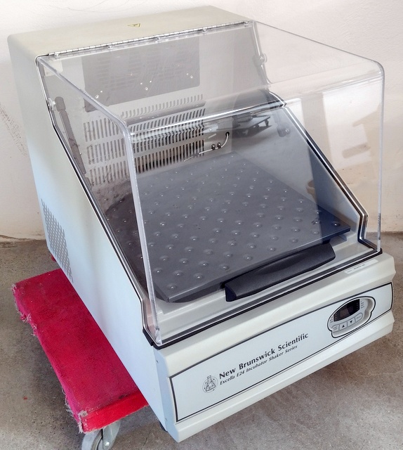 Excella E24 Incubator Shaker